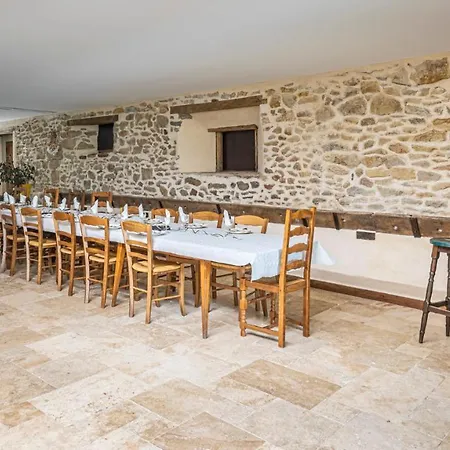 La Ferme Des 3 Suissesses Bed & Breakfast 3*